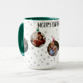 モダンなクリスマスの赤いオーナメント ホリデー フォト マグカップ (正面左)