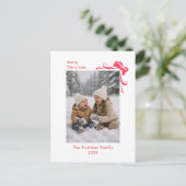 モダンなクリスマスの赤いリボンのお祝い写真 シーズンポストカード (スタンド正面)