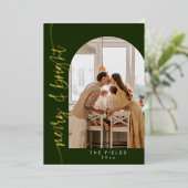 モダンなグリーンとゴールドのアーチ写真ファミリークリスマス 箔シーズンカード (立ち正面)