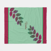 モダンなグリーンとバーガンディの植物の葉 フリースブランケット (正面(横))