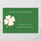 モダンなグリーンのアイルランド製 四葉のクローバー Save the Date 箔招待状 (正面)