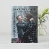 モダンなゲイカップルの写真付き結婚予定日カード 招待状 (スタンド正面)