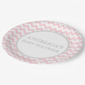 モダンなシェブロンのピンクの灰色/灰色のベビーシャワーの女の子 ペーパープレート (アングル)