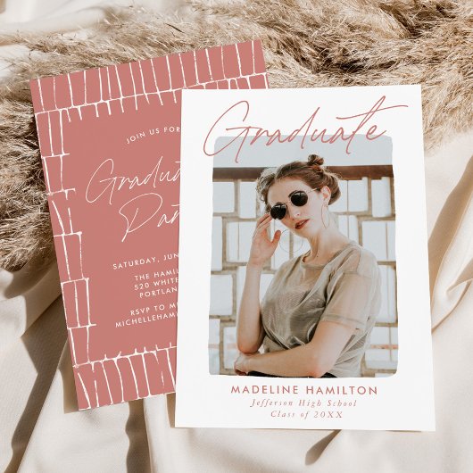 モダンなシグネチャースクリプト ローズピンク 卒業パーティー 招待状