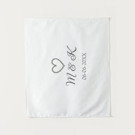 モダンなシルバーハートの結婚式カップル名レター タペストリー