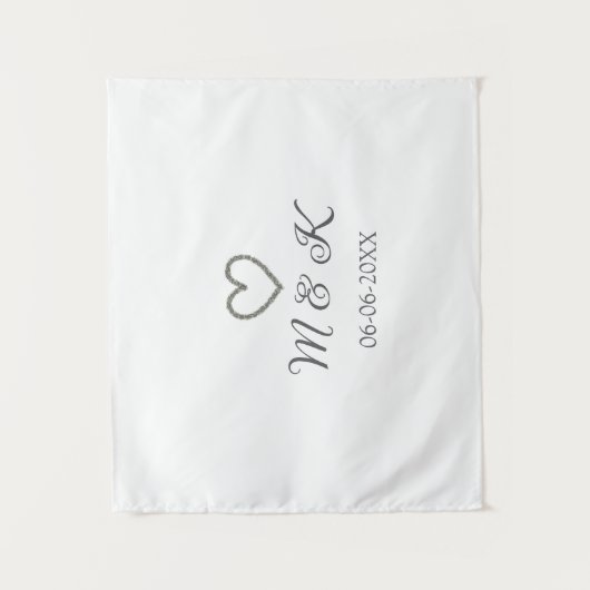 モダンなシルバーハートの結婚式カップル名レター タペストリー (正面)