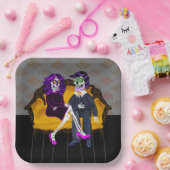 モダンなスカル カップル ヴィンテージ イエローのソファに座る ペーパープレート (パーティー)