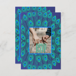 モダンなスタイリッシュなクジャクの羽の模様 青 招待状