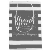 モダンなストライプ柄のウェディング感謝祭 ミディアムペーパーバッグ (正面)