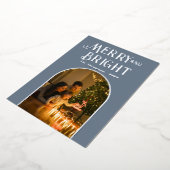 モダンなスレートグレー＆シルバーのクリスマスフォト 箔シーズンカード (回転した状態)