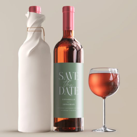 モダンなセージグリーンのエレガントでミニマルなスクリプトウェディング ワインラベル