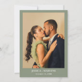 モダンなセージグリーンのカレンダー写真 - 日程を保存 招待状 (裏面)