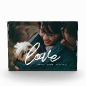 モダンなタイポグラフィオーバーレイが美しいカップル フォトブロック (正面)