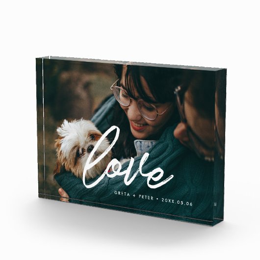 モダンなタイポグラフィオーバーレイが美しいカップル フォトブロック (右)