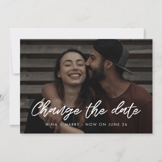 モダンなタイポグラフィーの結婚式  日程を変更する 案内状 (正面)