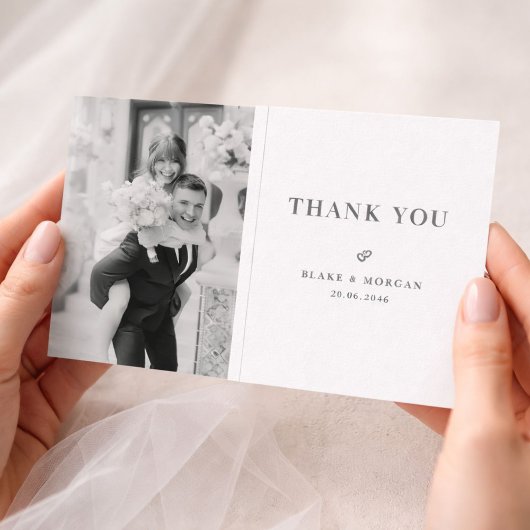 モダンなタイポグラフィーの黒と白の結婚式 サンキューカード