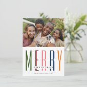 モダンなタイポグラフィーの'MERRY'クリスマスフォト シーズンカード (スタンド正面)