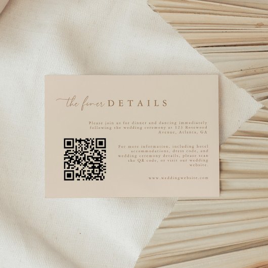 モダンなタンカラーの結婚式詳細QRコード同梱カード エンクロージャーカード
