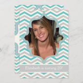 モダンなターコイズ、グレー チェブロン 誕生日写真 招待状 (正面/裏面)