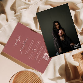 モダンなダスティローズの写真モノグラムQRコードウェディング 招待状