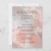 モダンなダスティーコーラル抽象ブラシストロークの結婚式 招待状 (正面)