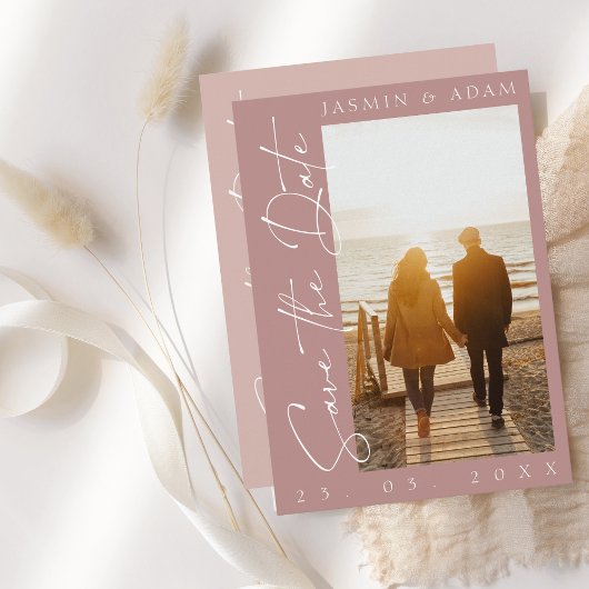 モダンなダスティーピンクのスクリプト写真ウェディング セーブザデート