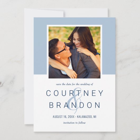 モダンなダスティーブルーのカラーブロック写真 ウェディング セーブザデート (正面)