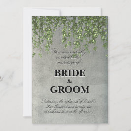 モダンなテクスチャのコンクリートの壁に這う緑のツル 招待状