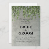 モダンなテクスチャのコンクリートの壁に這う緑の蔓 招待状 (正面/裏面)