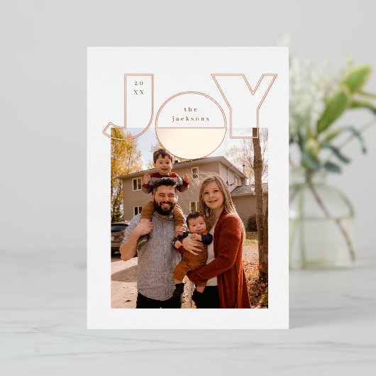 モダンなデザインが施された大きなローズゴールドの「喜」 箔シーズンカード (立ち正面)