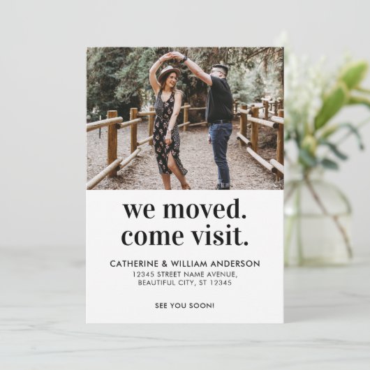 モダンなデザインでお引越しのお知らせ フォトタイポグラフィー 移動 案内状 (スタンド正面)
