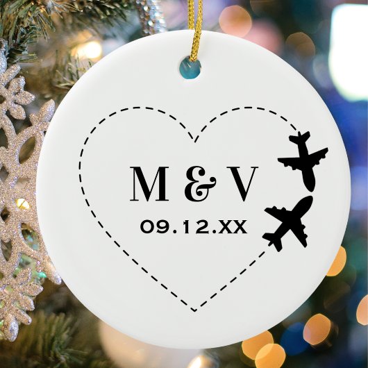 モダンなハートを描く2つの飛行機の結婚式の旅 セラミックオーナメント