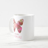 モダンなバレンタインギフト - ピンクの花と蝶 コーヒーマグカップ (正面左)