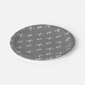 モダンなバレンタインデー X と O パターン ペーパープレート (アングル)