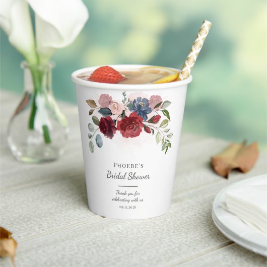 モダンなバーガンディとブラッシュピンクの花 紙コップ (インサイチュ)