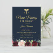 モダンなバーガンディ ネイビー フローラル 看護師 ピニングセレモニー 招待状 (スタンド正面)