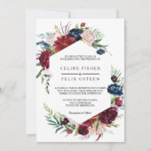 モダンなバーガンディ ネイビー ブラッシュ フローラル ウェディング 招待状 (正面)