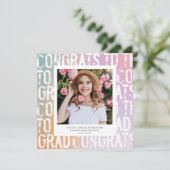 モダンなパステルレインボー ピンク ティール フォト 卒業 招待状 (スタンド正面)