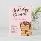 モダンなパンケーキの誕生日ブランチのイラスト ピンク 招待状 (スタンド正面)