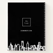 モダンなビジネス ロゴ 白黒 都市のスカイライン ノートブック (裏面)
