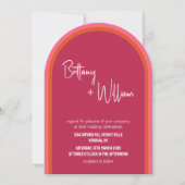 モダンなピンクとオレンジの夏の結婚式のアーチ 招待状 (正面)