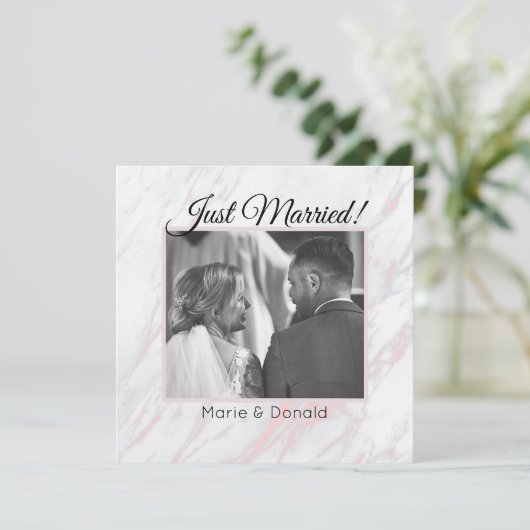 モダンなピンクとグレーの大理石 結婚しました シーズンカード (スタンド正面)