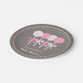 モダンなピンクのケーキはベビーシャワーの供給をぽんと鳴らします ペーパープレート (アングル)