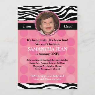 モダンなピンクのシマウマの写真の誕生日の招待状 招待状