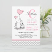 モダンなピンクの灰色象SIPは及び女の赤ちゃんに会います 招待状 (スタンド正面)