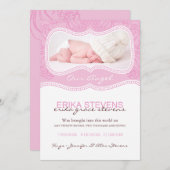 モダンなピンクの誕生の発表の写真カード 案内状 (正面/裏面)