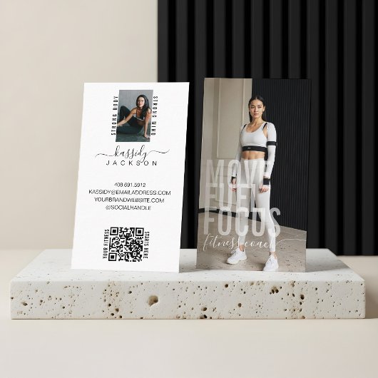 **モダンなフィットネスコーチのパーソナルトレーナー写真** 名刺