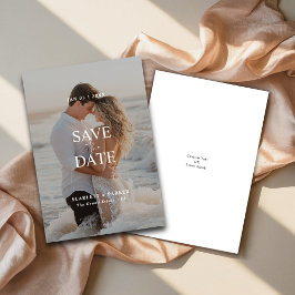 モダンなフルブリードビーチフォトデスティネーションウェディング セーブザデート