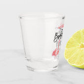 モダンなブラシの原稿のフラミンゴのバチェロレッテ ショットグラス (左)