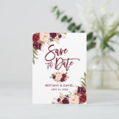 モダンなブラシの原稿の保存日付の花柄バーガンディ 案内ポストカード (スタンド正面)